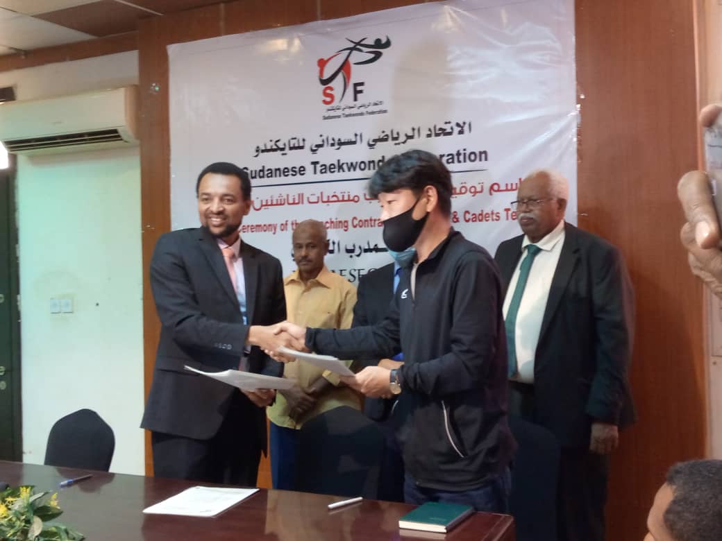 اتحاد التايكندو يوقع عقد مع الخبير الكوري المستر   لي